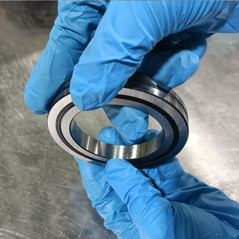 交叉滾子軸承保持架損壞的原因及表現(xiàn)