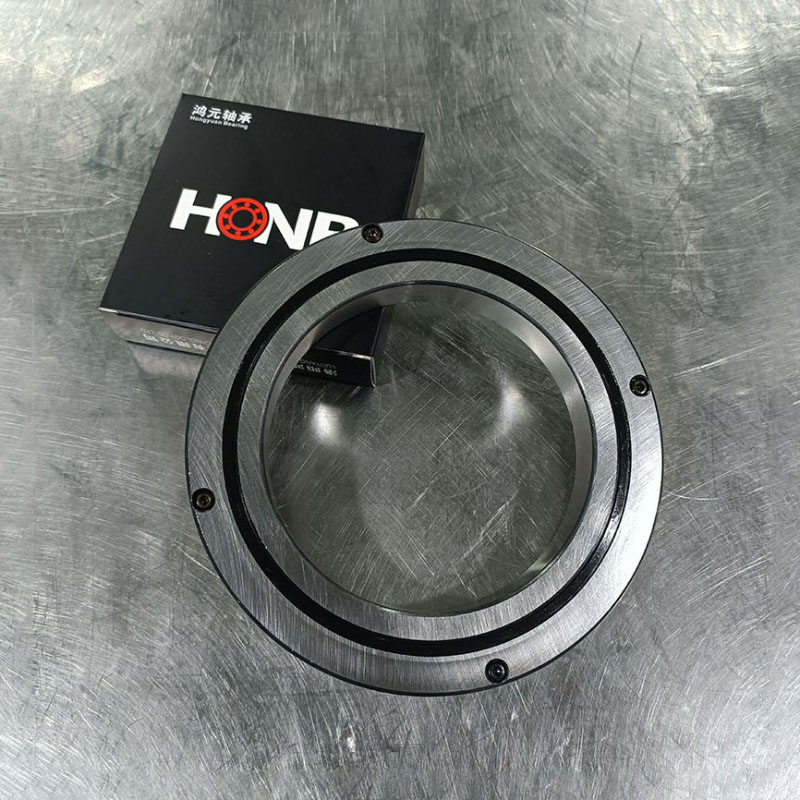 交叉滾子轉(zhuǎn)盤軸承與普通的轉(zhuǎn)盤軸承對(duì)比有哪些優(yōu)勢(shì)？